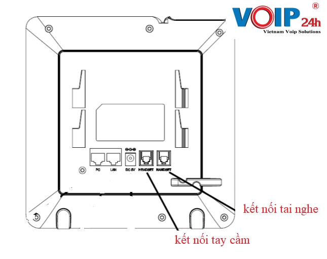 Cắm tay cầm hoặc tai nghe vào thân máy.